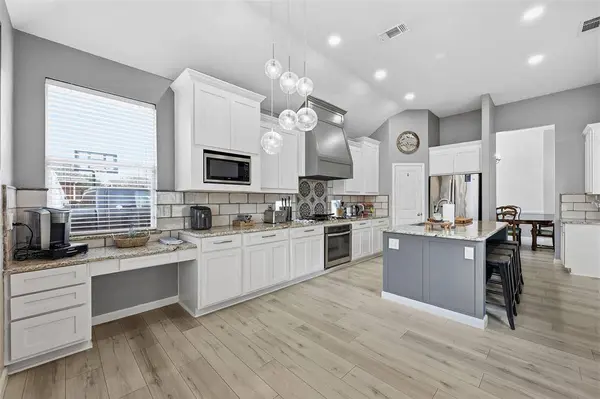 1801 Rim Rock Trail, Mansfield, TX 76063