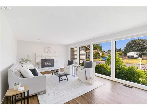 1725 SE COCHRAN DR, Gresham, OR 97080