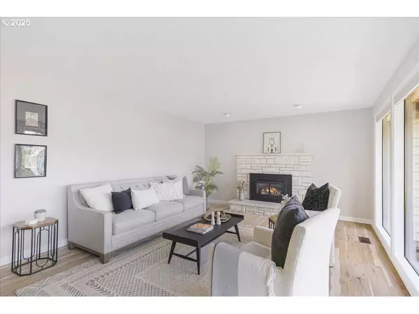 1725 SE COCHRAN DR, Gresham, OR 97080