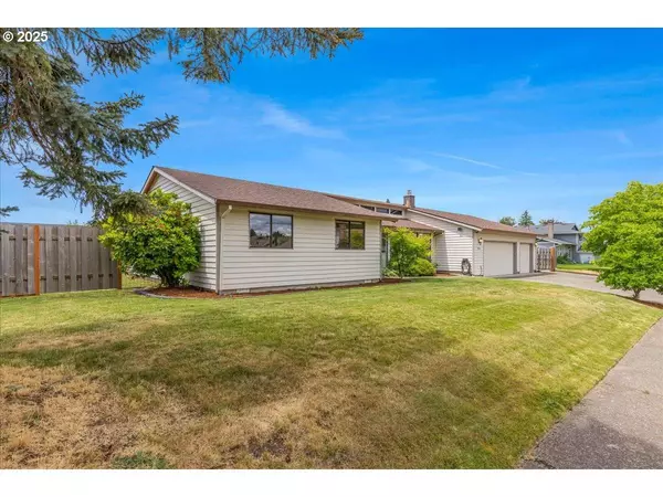 1725 SE COCHRAN DR, Gresham, OR 97080