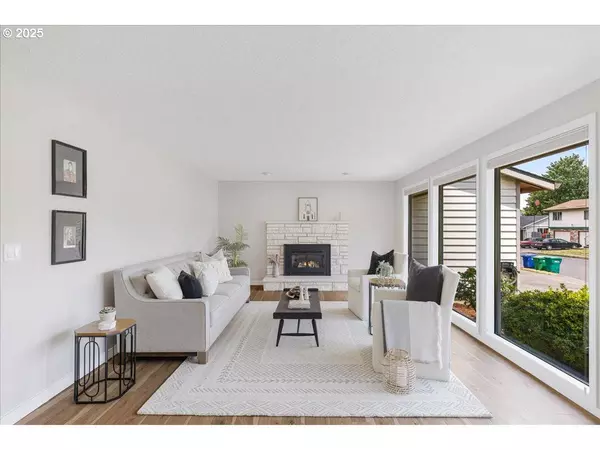 1725 SE COCHRAN DR, Gresham, OR 97080