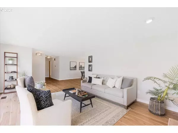 1725 SE COCHRAN DR, Gresham, OR 97080