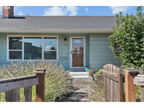 1649 NW ADAMS ST, Mc Minnville, OR 97128