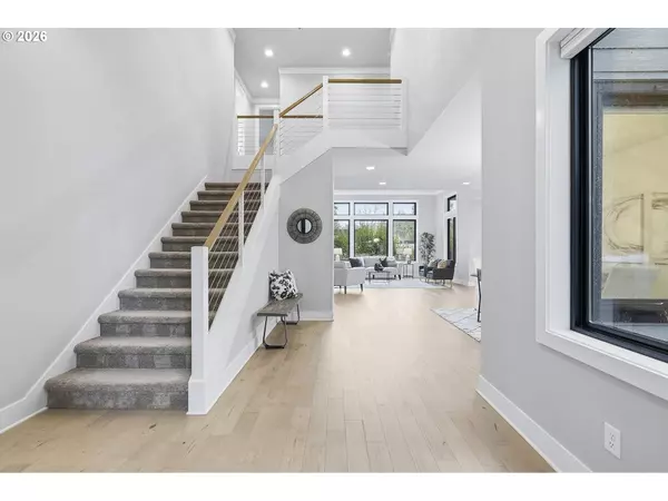 16200 WALUGA DR, Lake Oswego, OR 97035