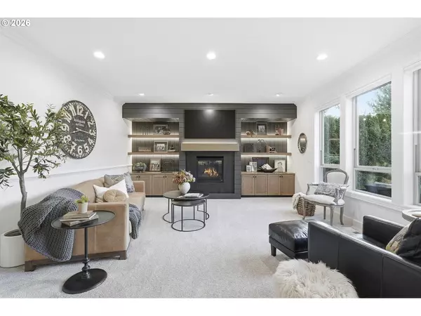 2863 OLYMPIC ST, Woodburn, OR 97071