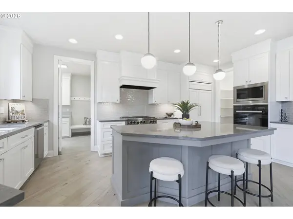 16200 WALUGA DR, Lake Oswego, OR 97035