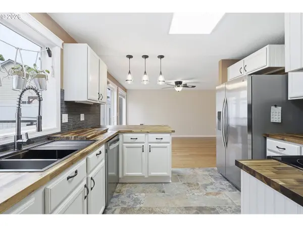 1559 E 2ND ST, Newberg, OR 97132