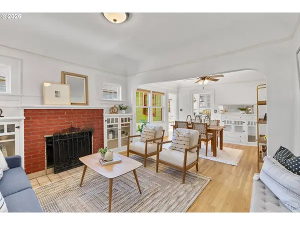 6137 NE 15TH AVE, Portland, OR 97211