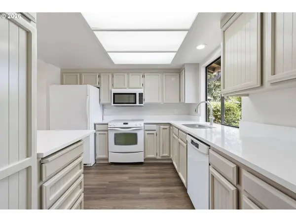 9445 SW SUMMERFIELD DR, Tigard, OR 97224