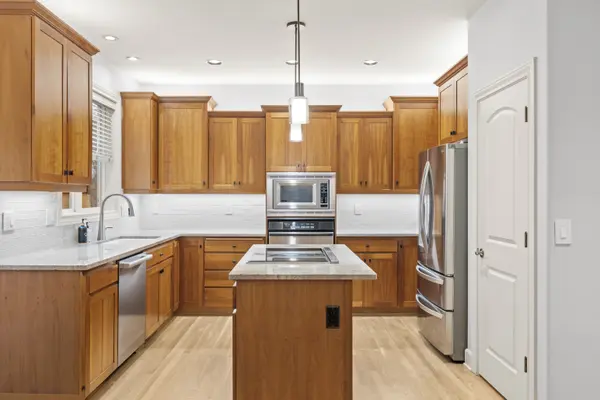 23451 SW Redfern Pl, Sherwood, OR 97140-6301