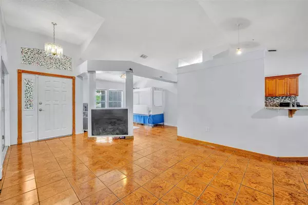 725 W 9TH ST, Deltona, FL 32725