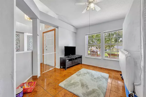 725 W 9TH ST, Deltona, FL 32725