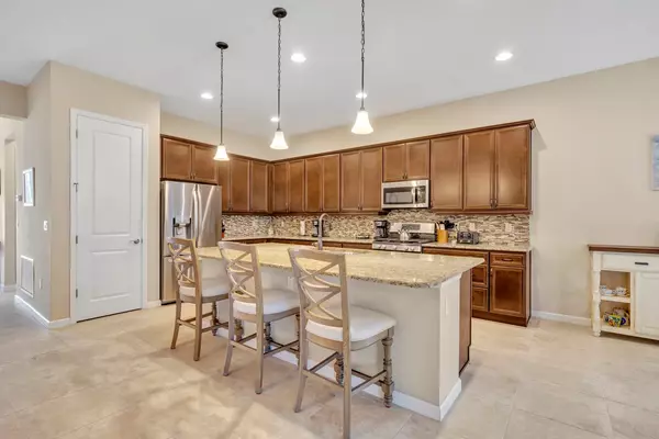 102 Bedford Ct, Deland, FL 32724-8845