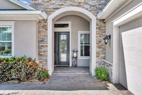 102 Bedford Ct, Deland, FL 32724-8845