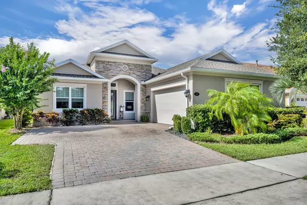 102 Bedford Ct, Deland, FL 32724-8845