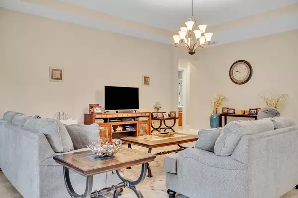 102 Bedford Ct, Deland, FL 32724-8845