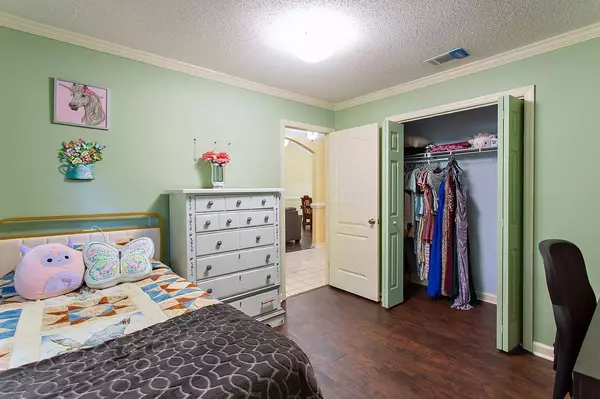 8264 Chickasaw Trl, Tallahassee, FL 32312