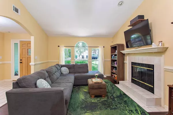 8264 Chickasaw Trl, Tallahassee, FL 32312