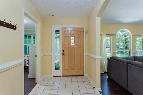 8264 Chickasaw Trl, Tallahassee, FL 32312