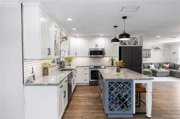 225 TEMPLE CIR, Eustis, FL 32726