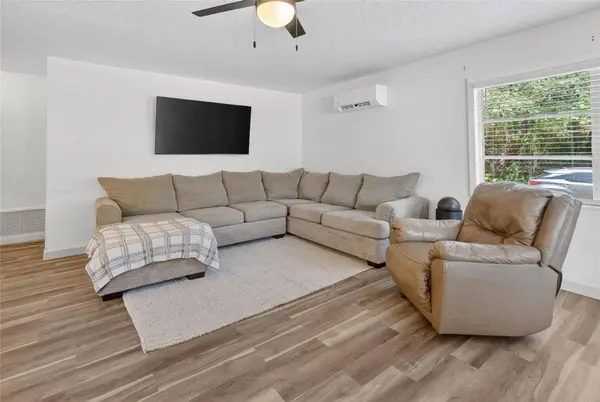 529 E GOTTSCHE AVE, Eustis, FL 32726