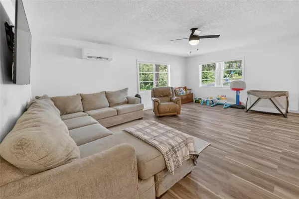 529 E GOTTSCHE AVE, Eustis, FL 32726