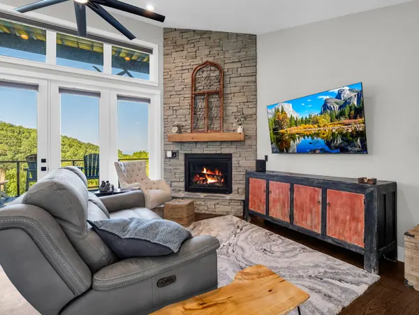 56 Scenic View Dr, Hendersonville, NC 28792-8227