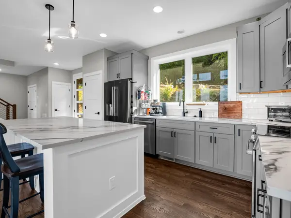 56 Scenic View Dr, Hendersonville, NC 28792-8227