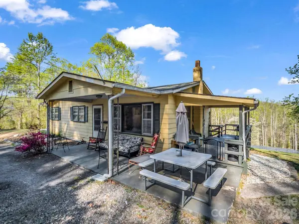 135 Jordan RD, Swannanoa, NC 28778