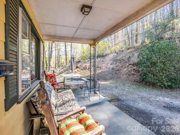 135 Jordan RD, Swannanoa, NC 28778
