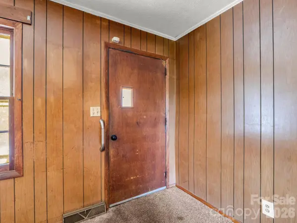 135 Jordan RD, Swannanoa, NC 28778