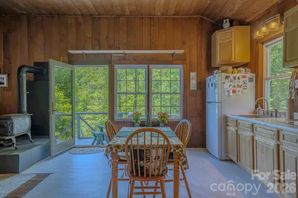 1712 Little Creek RD, Hot Springs, NC 28743