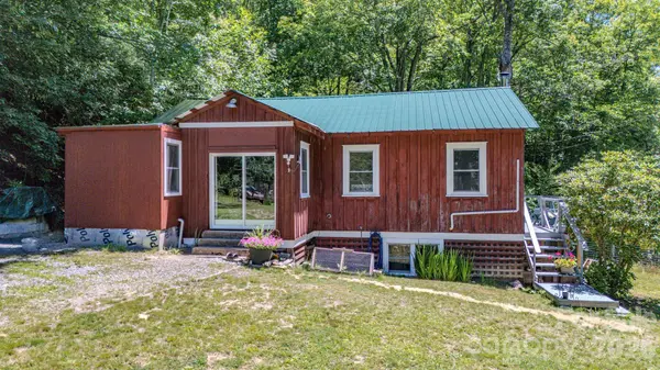 1712 Little Creek RD, Hot Springs, NC 28743