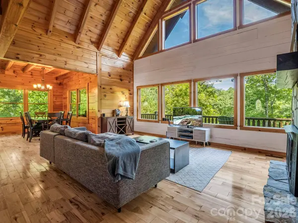 1029 Rainbow CIR, Lake Lure, NC 28746