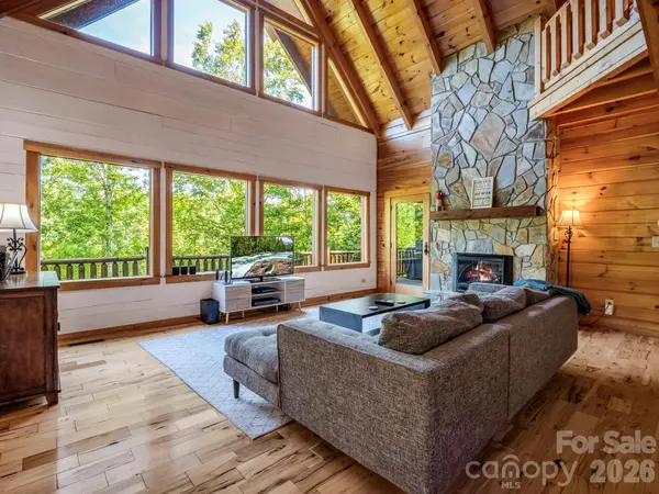 1029 Rainbow CIR, Lake Lure, NC 28746