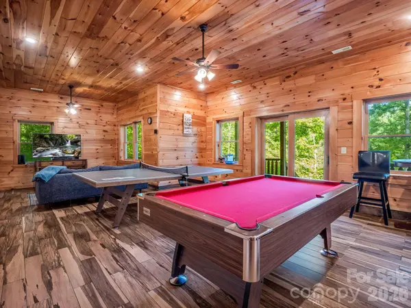 1029 Rainbow CIR, Lake Lure, NC 28746