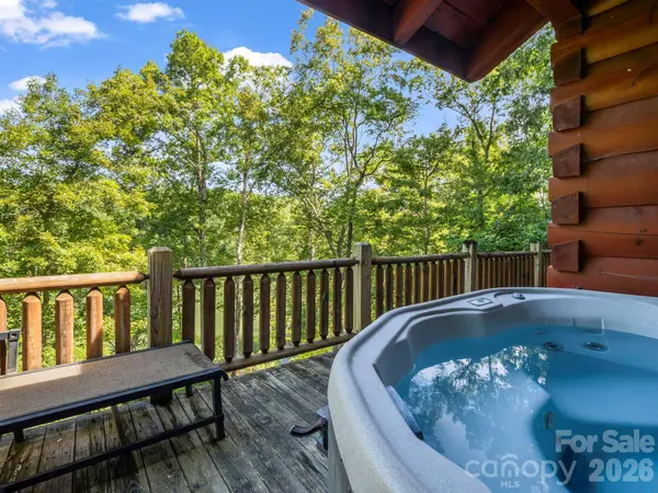 1029 Rainbow CIR, Lake Lure, NC 28746