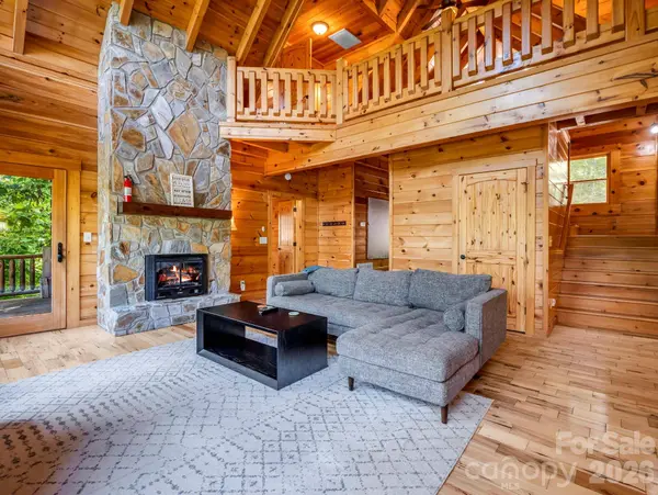 1029 Rainbow CIR, Lake Lure, NC 28746