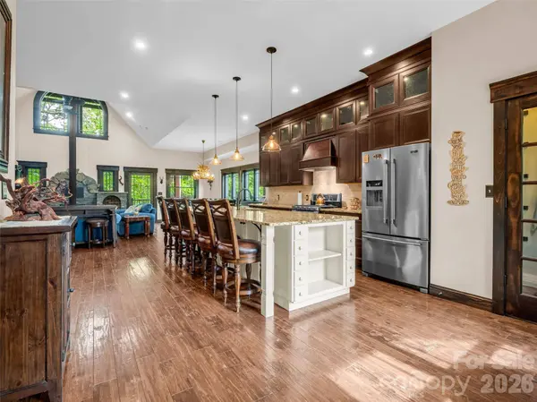 174 Rock RDG, Lake Lure, NC 28746