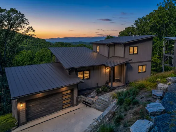 56 Scenic View Dr, Hendersonville, NC 28792-8227