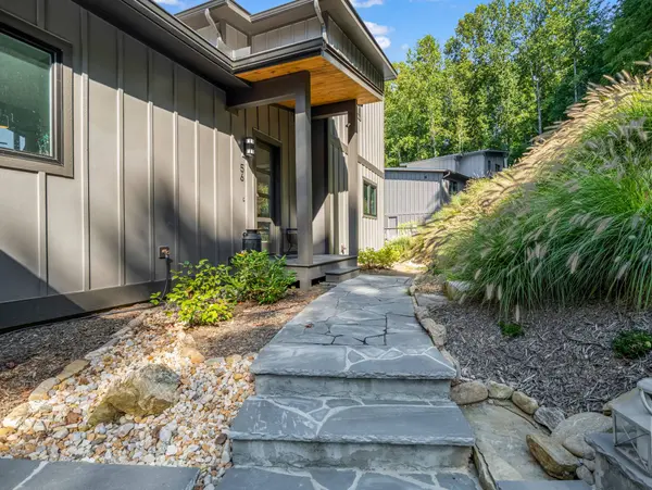 56 Scenic View Dr, Hendersonville, NC 28792-8227