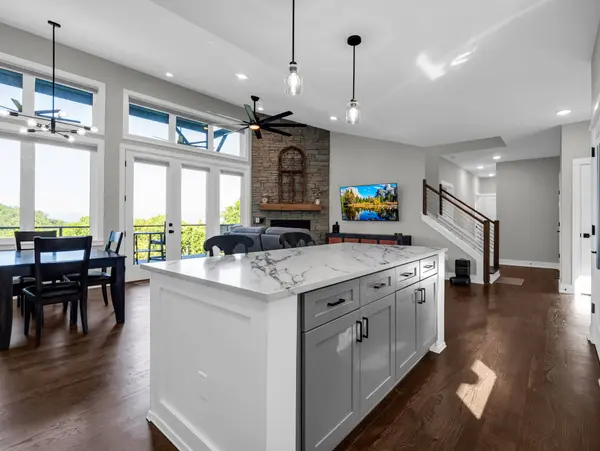 56 Scenic View Dr, Hendersonville, NC 28792-8227