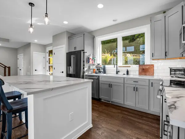 56 Scenic View Dr, Hendersonville, NC 28792-8227