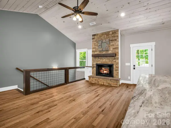 38 Scenic View DR, Hendersonville, NC 28792