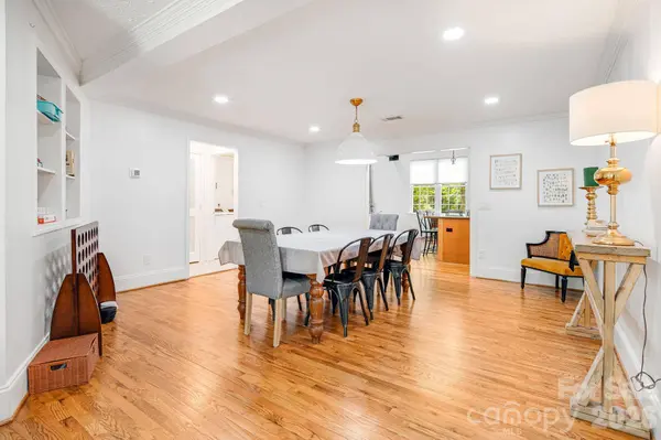 101 McFalls RD, Asheville, NC 28805