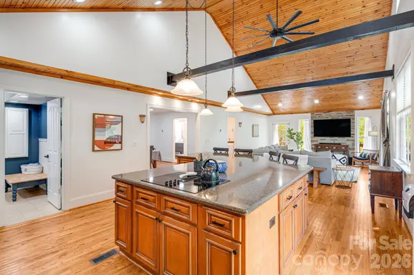 101 McFalls RD, Asheville, NC 28805