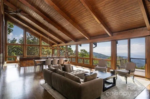 28 Peach Knob DR, Asheville, NC 28804