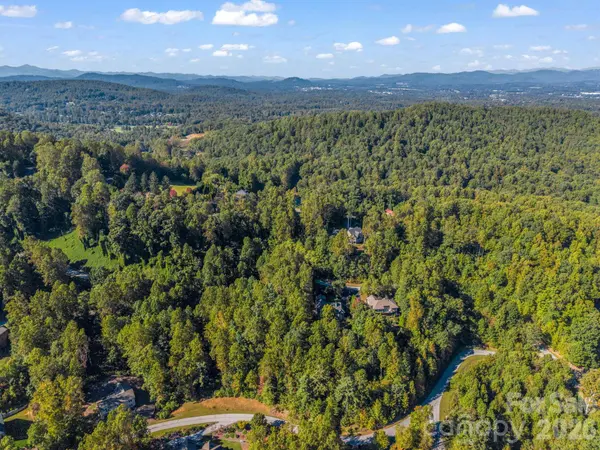 999 Falkirk WAY #16A, Zirconia, NC 28790