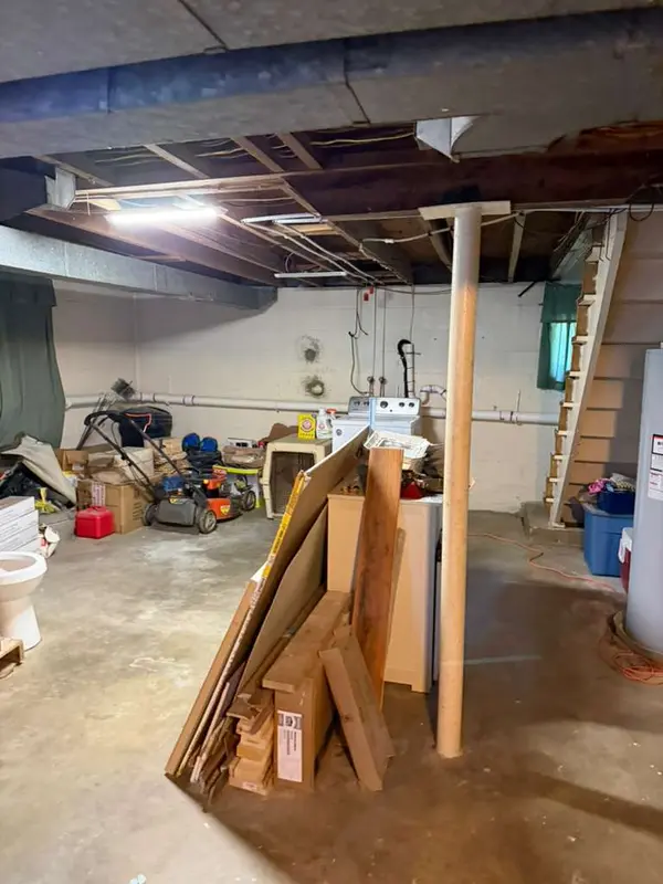88 Lake Rugby Dr, Hendersonville, NC 28791-8400