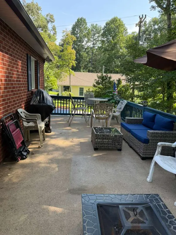 88 Lake Rugby Dr, Hendersonville, NC 28791-8400